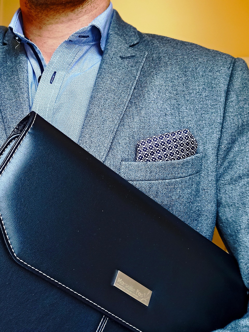Comment négocier efficacement avec des clients ou investisseurs plus expérimentés ?